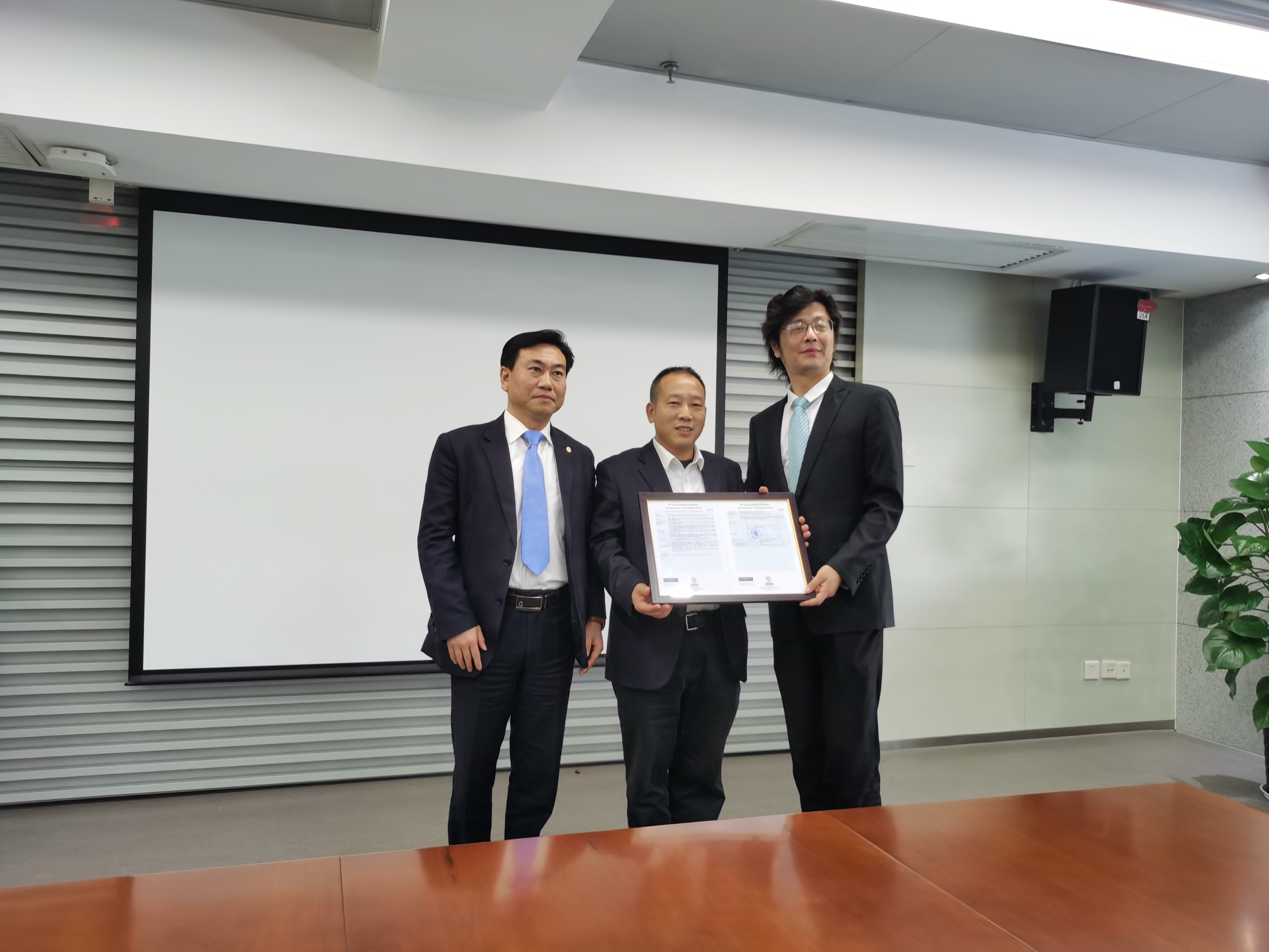 bet356官网入口助力中车株机首台交流传动电力机车通过TSI认证
